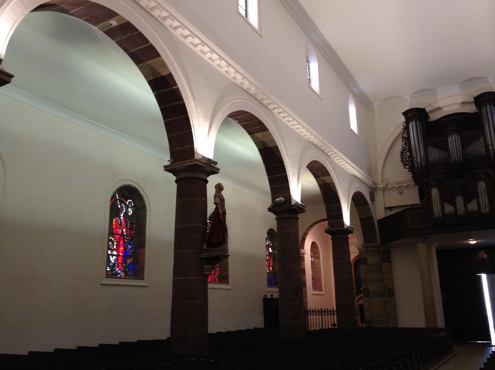 Rénovation et nettoyage d'églises avec finitions professionnelles.